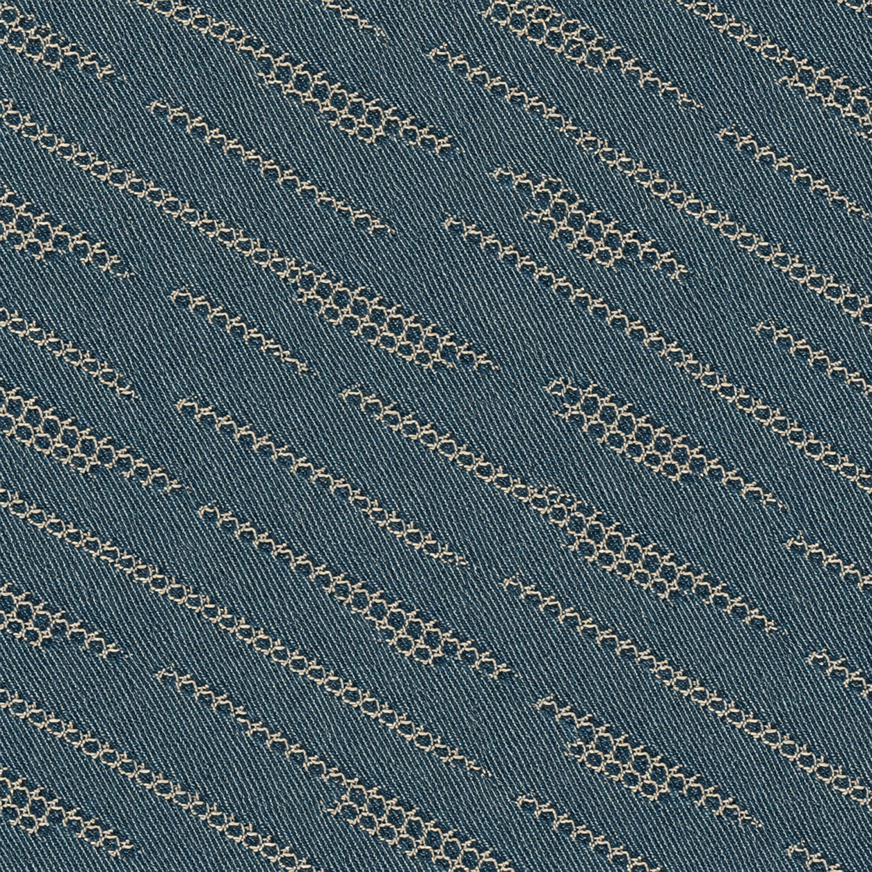 R03-09 / WOVEN RIPPLES / Jacquard denim detail